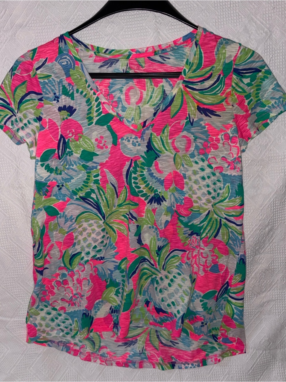 Lilly Pulitzer Pink Tropical Pineapple V-Neck Short Sleeve Tee